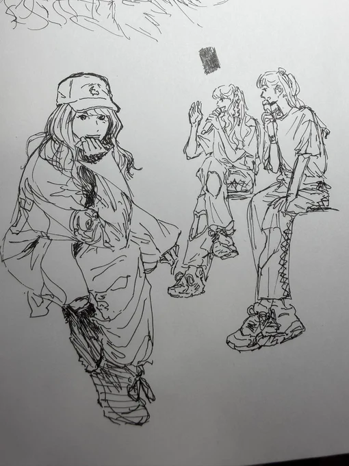 百均でノートとペン買って色々描いている 