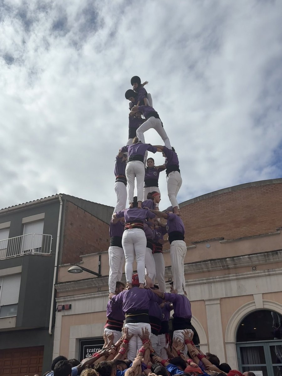 Colla Castellera de Figueres tweet media