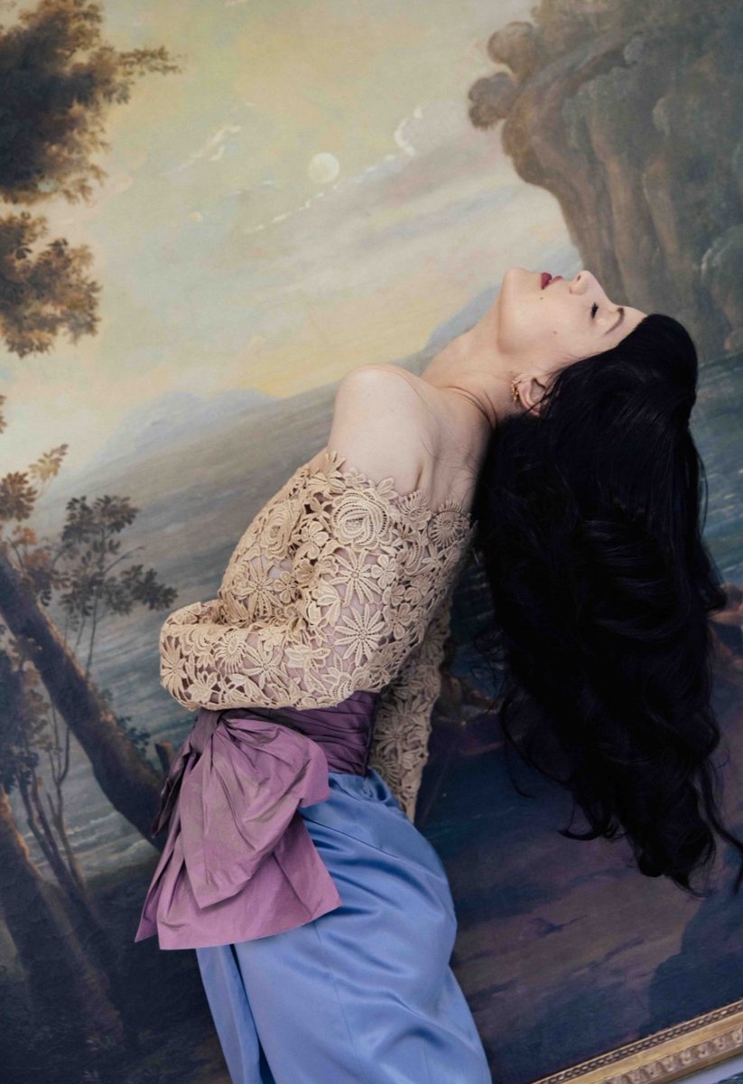 THEMARIASUPDATE's tweet image. Maria for Paris Fashion Week, Valentino’s show ♡