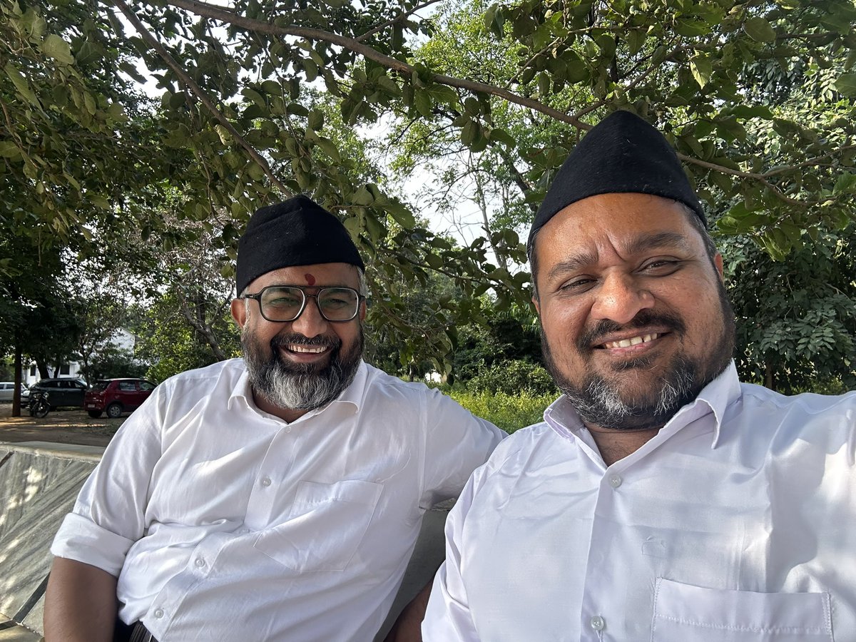 RajeshkThakka's tweet image. शताब्दी वर्ष 
श्री विजयादशमी उत्सव 
यह गणवेश स्व में अलग ही स्वाभिमान उत्पन्न करता है 
#RSS100 
#विजयादशमी