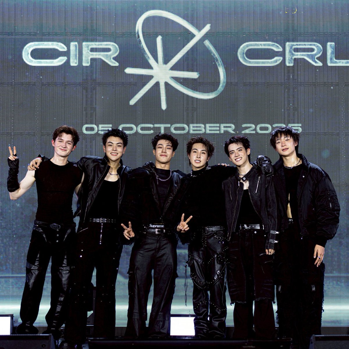 centralwOrld's tweet image. ภาพบรรยากาศวันเดบิวต์ของวง CIR*CRL ณ ลานหน้าเซ็นทรัลเวิลด์ 🖤

#CIRCRL_Debut
#CIRCRLDebutxCTW 
#CIRCRLdebut5OCT
#CIRCRL
#centralwOrld