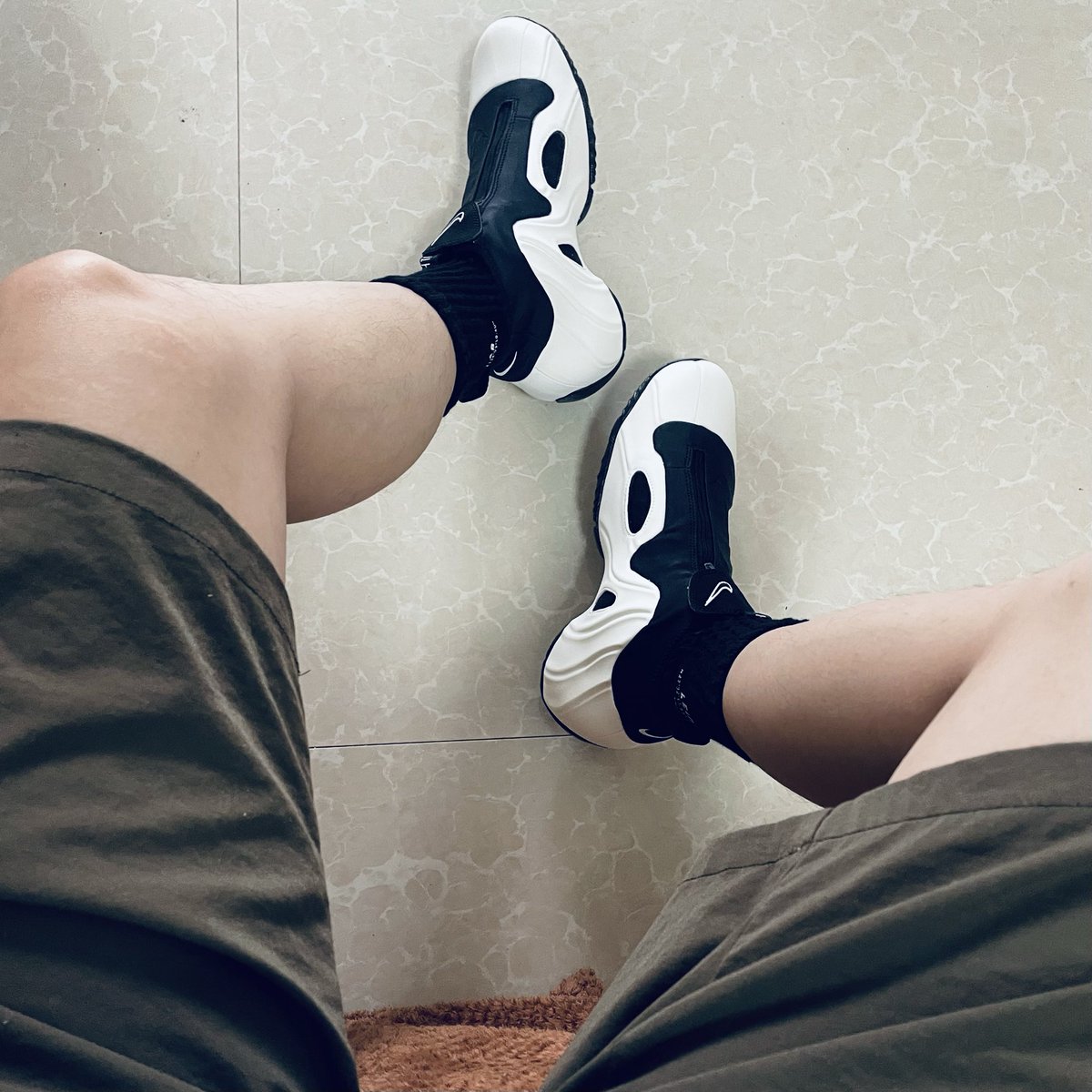 seven15033026's tweet photo. 脚下缺🐶· https://t.co/j7JPKdcmAx