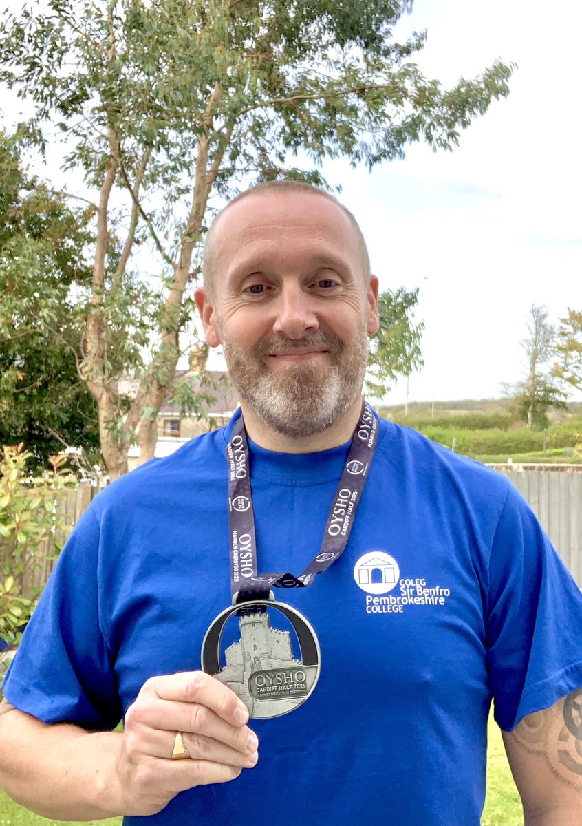iwanthomas1's tweet image. 🏃‍♂️Amazing atmosphere at @CardiffHalf today with 29k runners. Glad to have completed &amp;amp; survived (just!) in 2hr 9min.
🚑Also great to see the brilliant support @SJACymru provided to all. Diolch!
🏫Proud to promote @PembsCollege in Cardiff post run with (needed!) change of T-shirt!