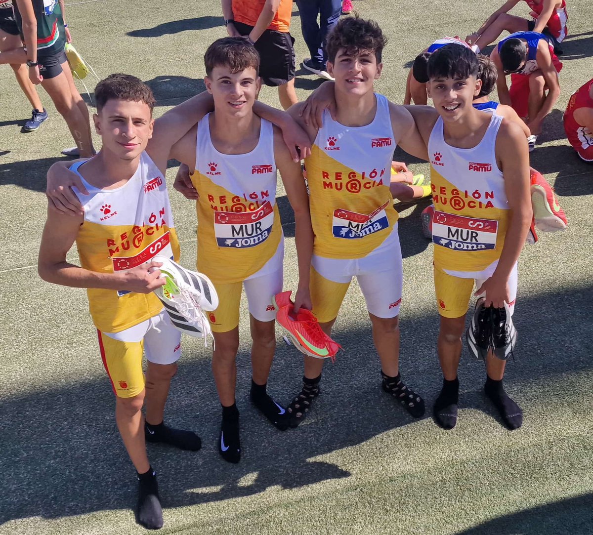 𝐋𝐚 𝐍𝐮𝐜𝐢́𝐚, 𝐭𝐚𝐦𝐛𝐢𝐞́𝐧 𝐝𝐞 𝐫𝐞́𝐜𝐨𝐫𝐝 ✨

Relevo 4x100 masculino (Gonzalo García - Pablo Hidalgo - Jesús González - Juan Carlos Abellán), 44.33 ➡️ 𝑴𝒆𝒋𝒐𝒓 𝒎𝒂𝒓𝒄𝒂 𝒓𝒆𝒈𝒊𝒐𝒏𝒂𝒍 𝑺𝒖𝒃16, superando los 45.25 de Acosta-Montesinos-Romero-Fuentes 🙌