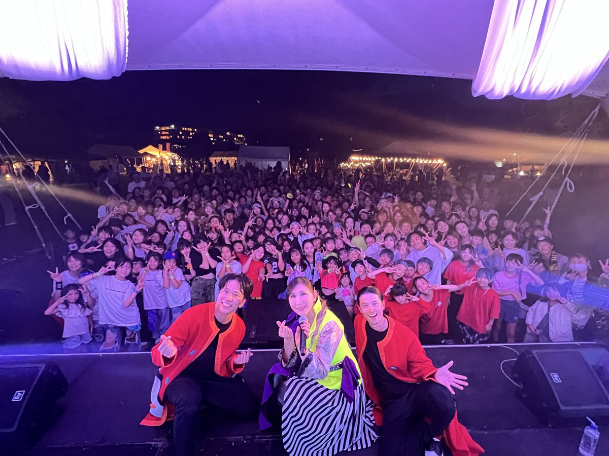 yoko_t_official's tweet photo. 今日は我がチームのメインダンサー「俊ちゃん」の主催イベント #SOUNDVACATION に出演しました!広い空の下は風や木々の香りと、アウトドアの似合う家族や仲間たちが集い和気あいあい!楽しい1日になりました
素敵な時間をありがとうございました♪
#サウンドバケーション #サンバケ #高橋洋子 https://t.co/HdMxW95PKg