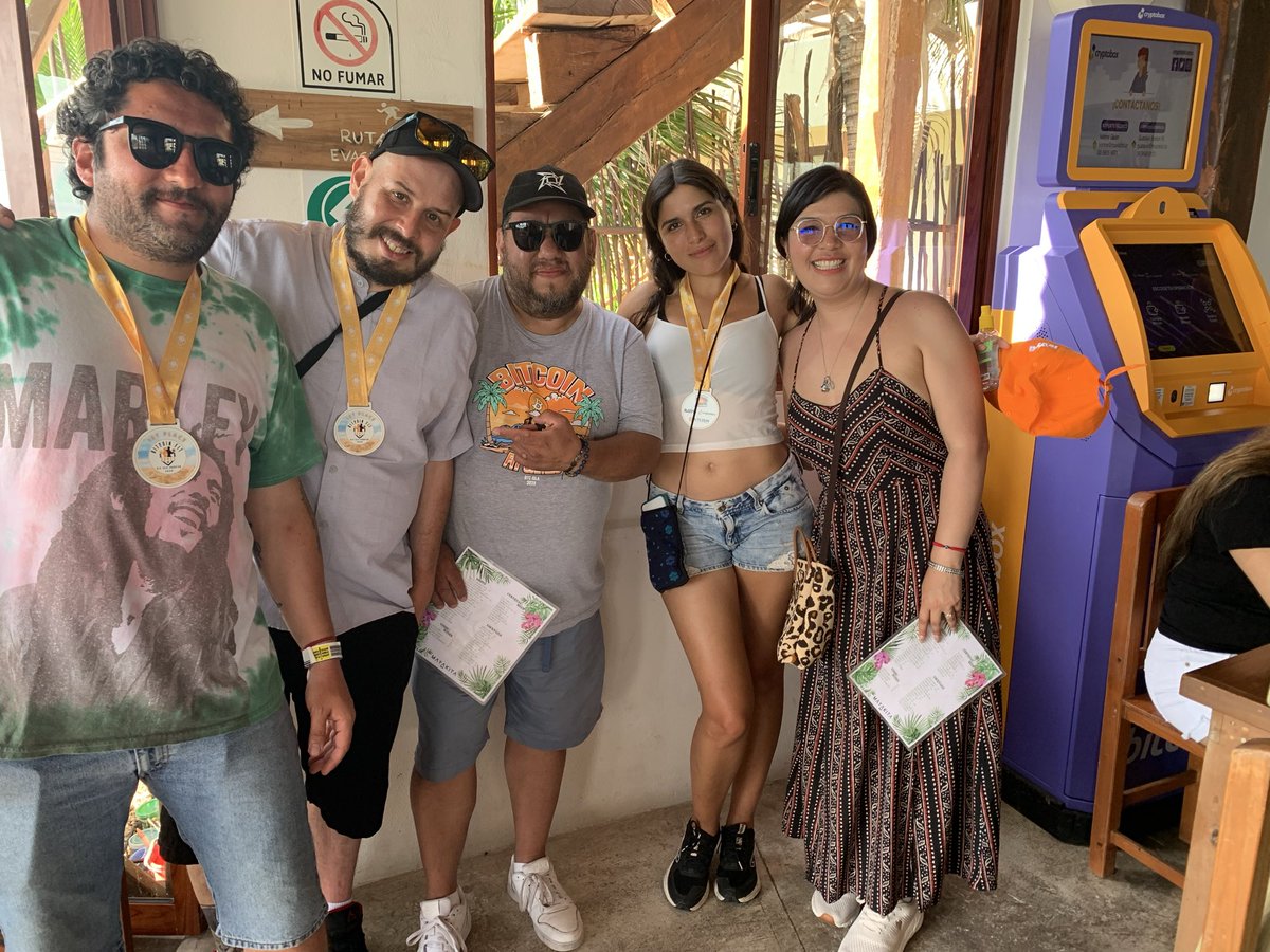 Good morning to the winners of the Bitcoin Fit Games 🤩💪Thank you <a href="/RayyoApp/">Rayyoapp</a> <a href="/cryptoboxMX/">CryptoboxMx</a> <a href="/hodlwithLedn/">Ledn</a> everythingvacationrentals.com
