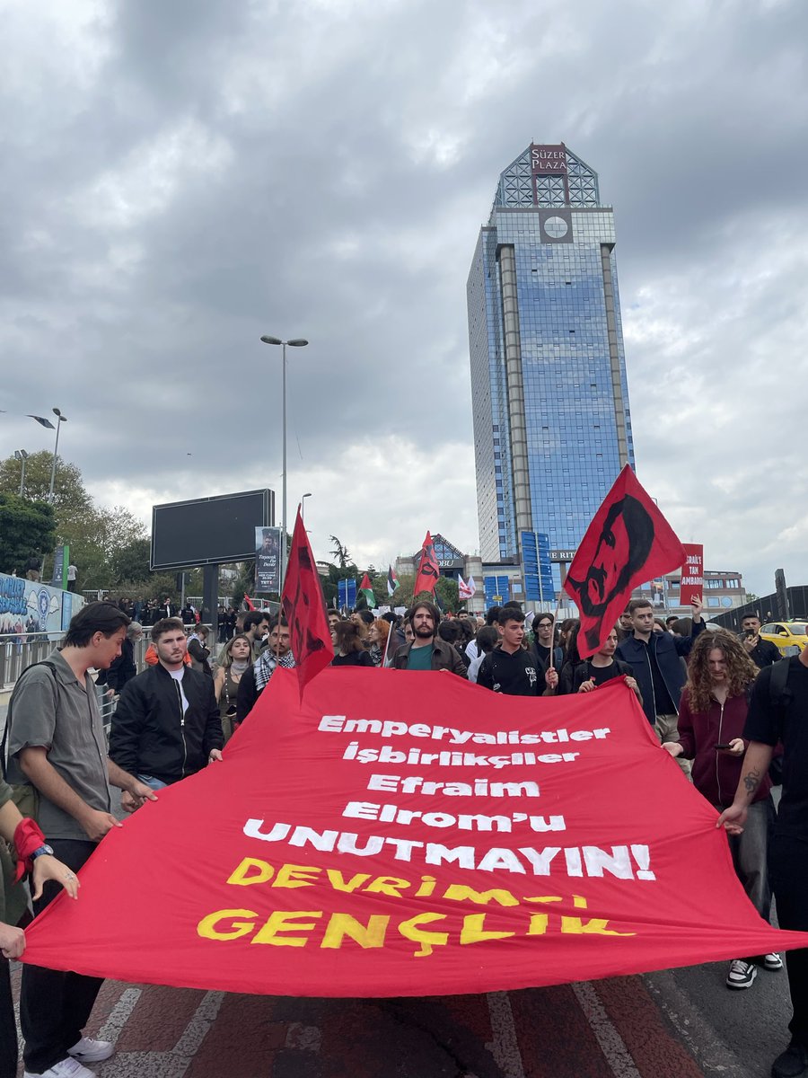 Muhammedzeki3's tweet photo. Önce direniş vardı https://t.co/RtEFtJjQAE