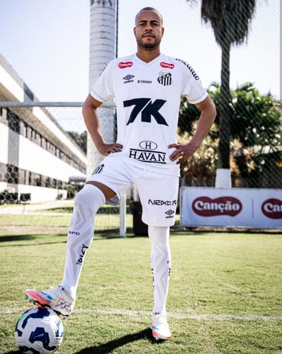 deolhonopeixe's tweet image. 🚨 INFLAMAÇÃO🚨

O @SantosFC informa que o lateral-direito Mayke apresentou inflamação no joelho direito no último treinamento antes da viagem a Fortaleza e ficou fora da lista de relacionados. #deolhonopeixe