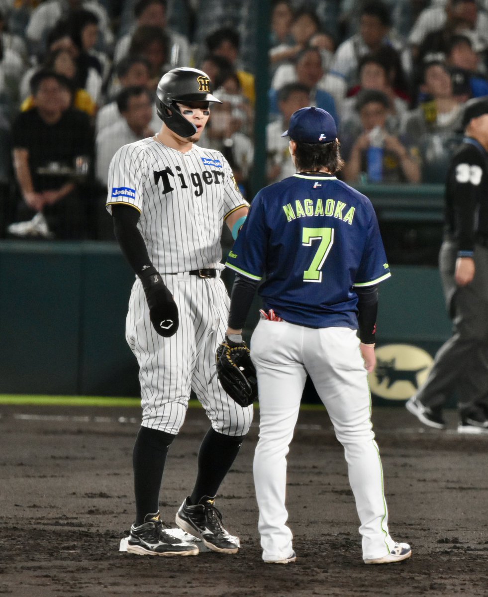 【値下げ！！】ジェネシス　佐藤輝明 村上宗隆 値下げ！！】ジェネシス 佐藤輝明 村上宗隆 スポニチTIGERS