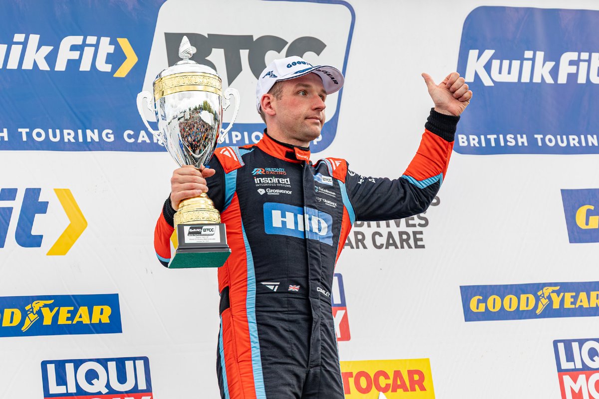 Subdued celebrations from Chris, but he is not going down without a fight after taking his 10th Independent win of the season. 🏆

He now sits just 11 points behind Dan with 20 to play for.

#WeAreRestart #RestartRacing #BTCCFinale