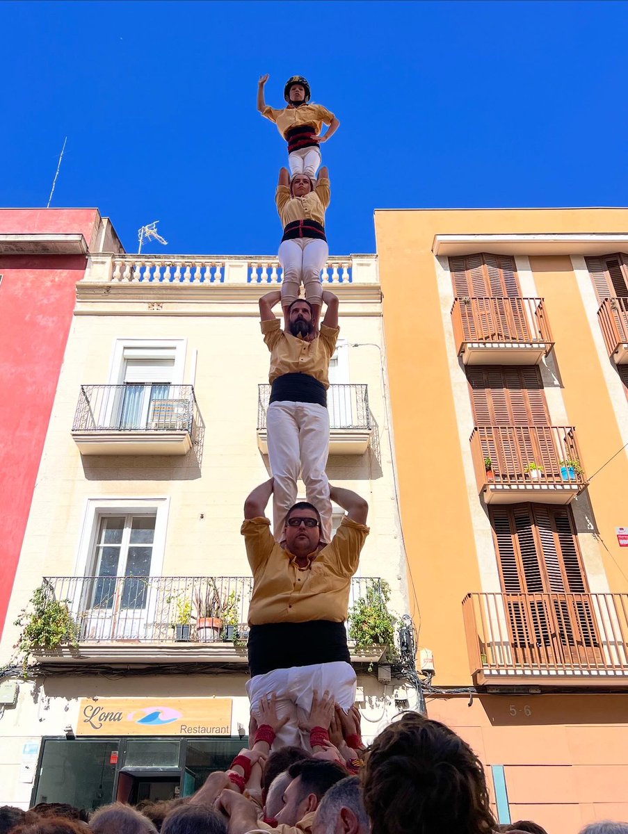 bordegassos's tweet photo. Avui hem celebrat la Diada Albert Salvany acompanyat pels @saballuts , @borinots i @XiquetsSerrallo 
Després del pilar en homenatge a l’Albert Salvany amb el seu fill al pis de segons, hem començat les rondes amb el 7d7, a segona hem descarregat el 5d7 i hem tancat amb el 3d7. https://t.co/lyK2nEP6Np