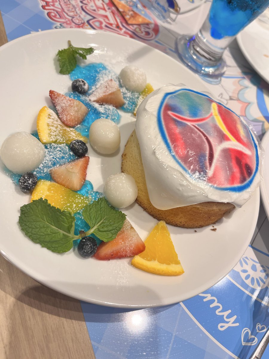 映画からのコラボカフェ🎬☕️

最高な1日でした😌❤️

今日はキッスコーデしたくて、ヘアアクセは前日に材料揃えて急いで作ってコーデも真っ黒で行きました！(全身写真ないけどw)

プリキュアたちに囲まれる空間幸せだった☺️