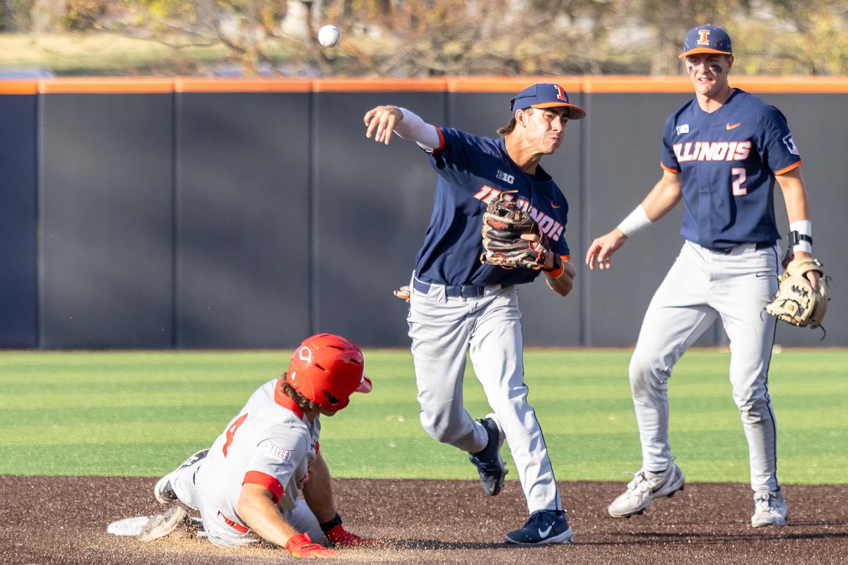 Makin' the play!  <a href="/MichaelFarina21/">Michael Farina</a> completes the twin-killing. ✌️