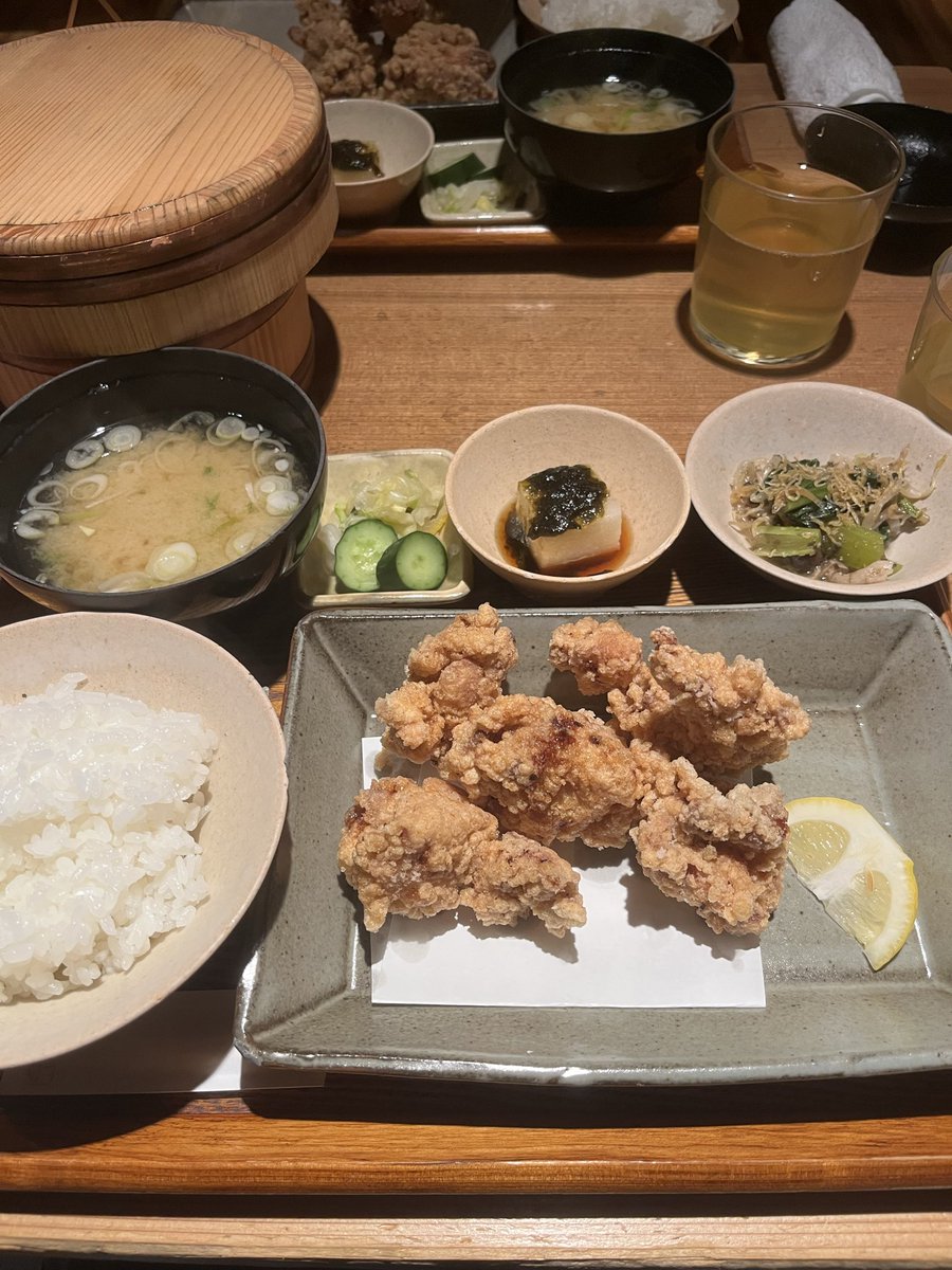 【SNS企画第6弾：お気に入りの〇〇】
僕のお気に入りは、いろんなご飯屋さんの『定食』です🍚
食べることが大好きで定食巡りにハマっています！
ミクチャでは、深夜飯テロ配信もしております🔥

#RyukokuContest2025 #龍谷大学 
#龍谷コンテスト　#龍コン私の輝く魅力　#定食 #定食巡り #ご飯大好き