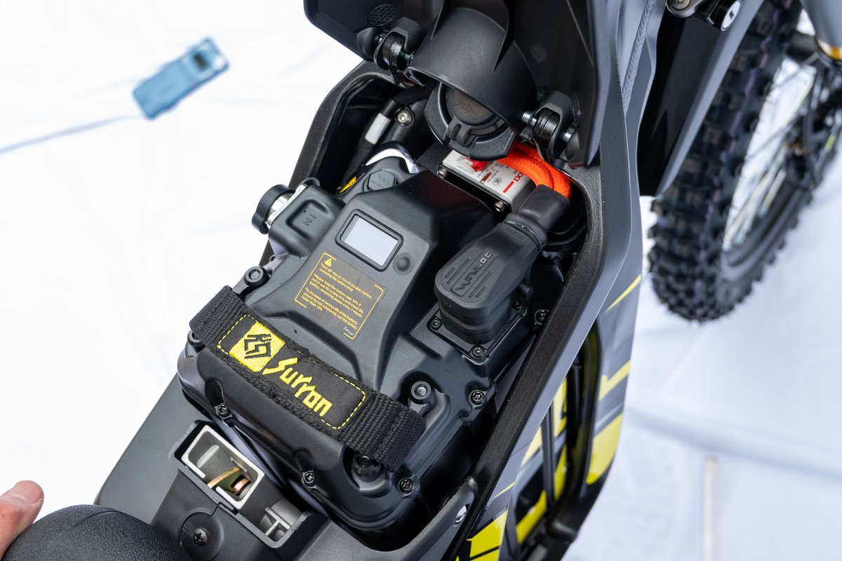 SUR_RON_JP's tweet image. ⚡️ Light Bee L 2025 ⚡️ 

大容量かつ安全性の高い40Ahバッテリーを搭載！ 

「もっと遠くまで、さらに安全に。」

 安心感と冒険心を同時に手に入れよう。

#LightBeeL #LightBee2025 #電動バイク #Surron #サーロン