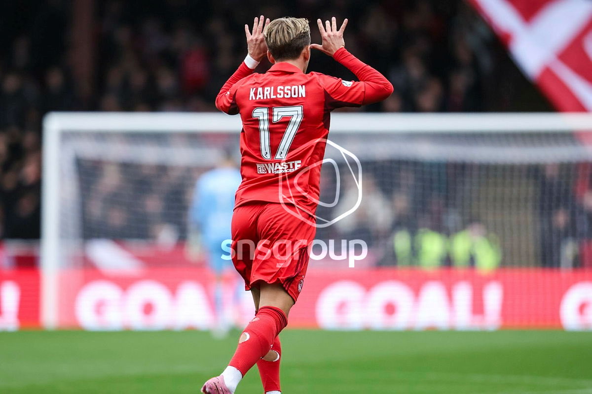 AFCHereWeGo's tweet image. Half-time:

Aberdeen 3 (Karlsson pen, Aouchiche, Gyamfi)
Dundee 0

Goals. Lovely goals.