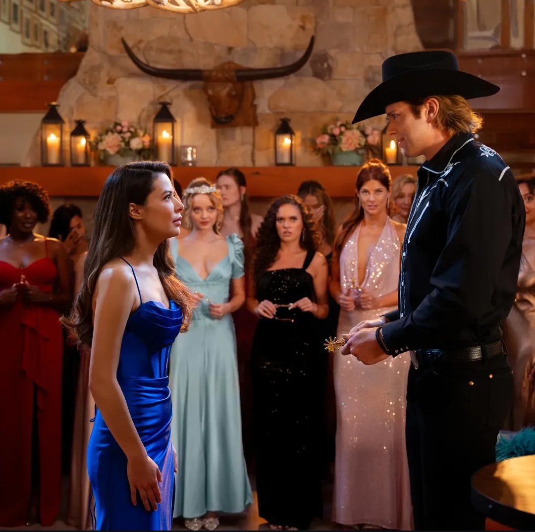 katniss018's tweet photo. Happy Sunday y'all .. A great day to watch a great movie .. #TheWrongParis  @MirandaCosgrove 🌟@PiersonFode  .. @netflix .. giddy up 🤠🐴 @michaeldamian1 https://t.co/83LU6kCx6S