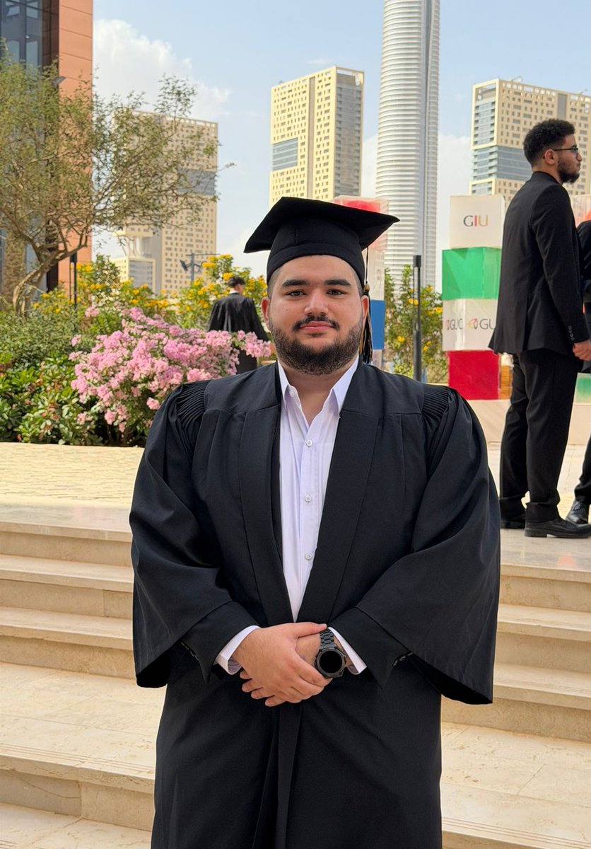 Ahmed_NO_ONE's tweet photo. Here we go 🎓🎓 https://t.co/3Os869wFkZ