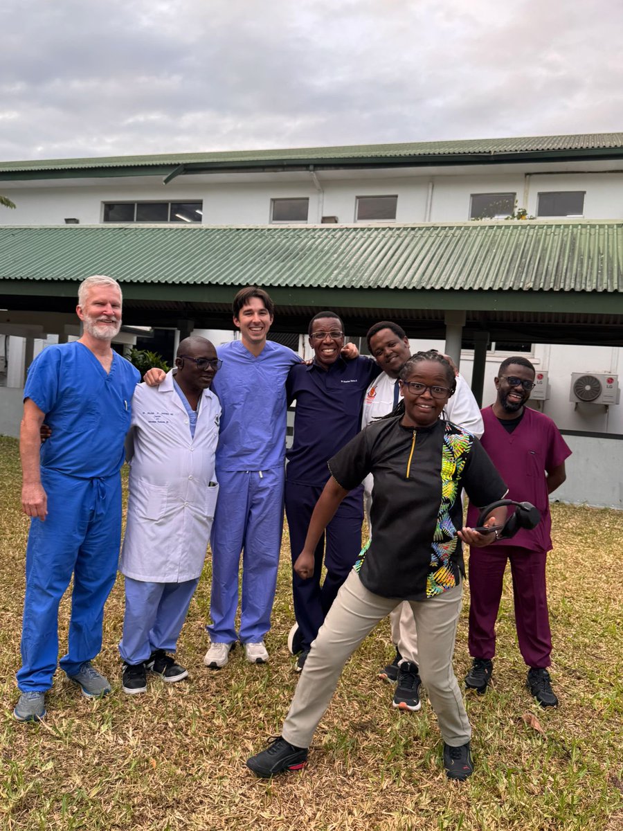 DocCharlesS's tweet image. Some teachers can also dance! Can teach IR, AI, African Dance and more. Happy Teachers Day Judy!