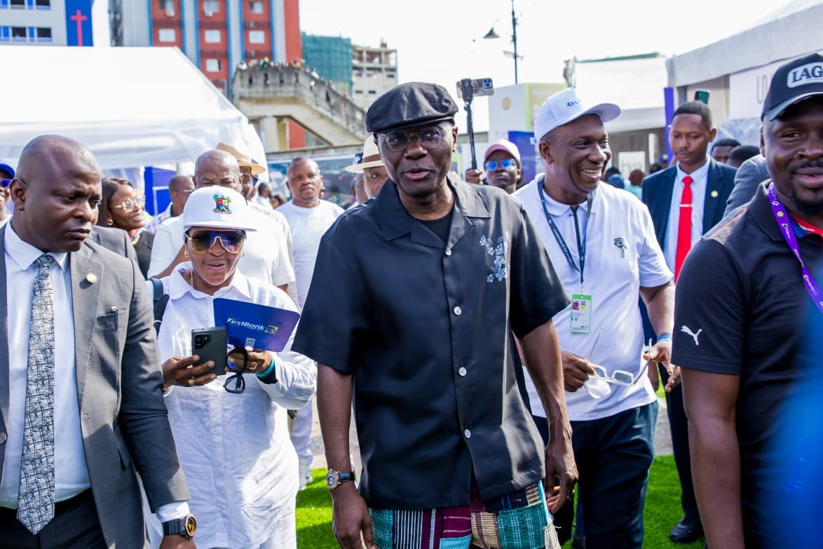 OneJoblessBoy's tweet photo. Lagos !! 

Yesterday was just a warm-up. Today, Lagos becomes the race capital of Africa. 

Big ups to @FirstBankngr for powering this E1 Lagos Gp.

#FirstBankE1Finale https://t.co/1LnMlr5qdK