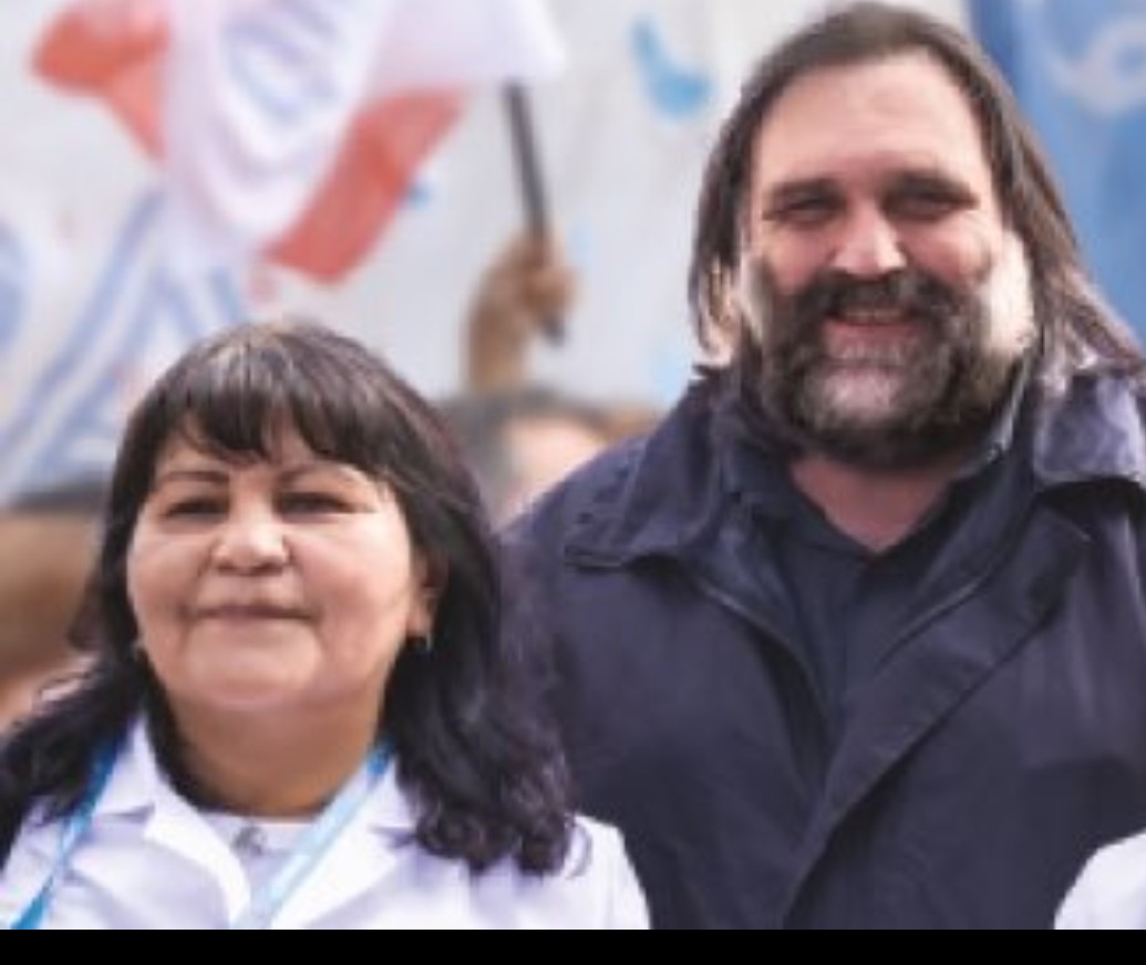 Prefirieron votar a kicillof cuando Vidal en el gobierno de Mauricio Macri perseguía a la mafia de Baradel. Ahora resulta que también están involucrados  con la narcomatanza. Mira vos...
Vinieron a matarte a tus pibes pero vos los votas xq la derecha y coso... Jodete