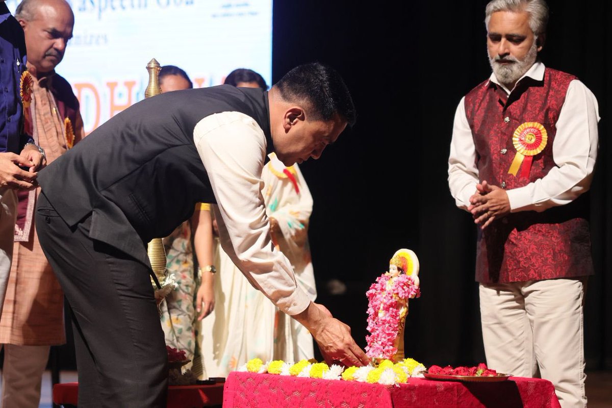 DrPramodPSawant's tweet photo. Pleasure to attend and address the inaugural function of Tejovidhan — a seminar and workshop dedicated to Agnikarma and Viddhakarma, the powerful therapeutic branches of Ayurveda.

Honoured to felicitate Dr. Chandrakumar Chandrakant Deshmukh, recipient of the Ayurved Bhushan Puraskar 2025, for his outstanding contribution to Ayurveda and dedicated service to patients.

As an Ayurvedic practitioner, I take pride in seeing Ayurveda gain recognition as a scientific and holistic healthcare system. Initiatives like Tejovidhan by Ayurved Vyaspheeth Goa bridge traditional wisdom with modern healthcare for the greater good.

The Government of Goa remains committed to promoting Ayurveda, wellness, and preventive healthcare in line with the vision of Hon’ble Prime Minister Shri @narendramodi ji.

Together, let us make Ayurveda a matter of pride, progress, and public wellbeing.