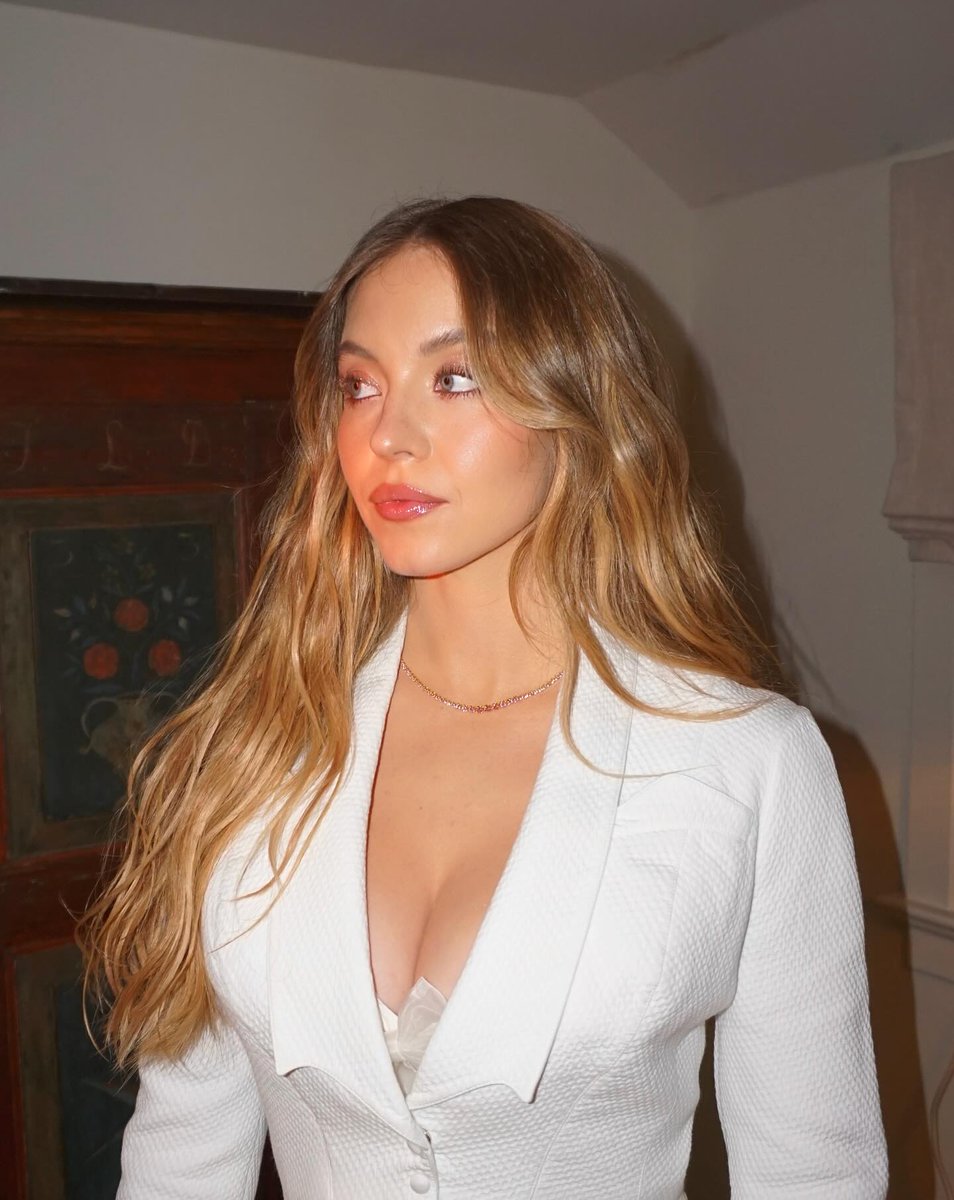 sweeneydailyx's tweet image. Sydney Sweeney via instgram ♥︎