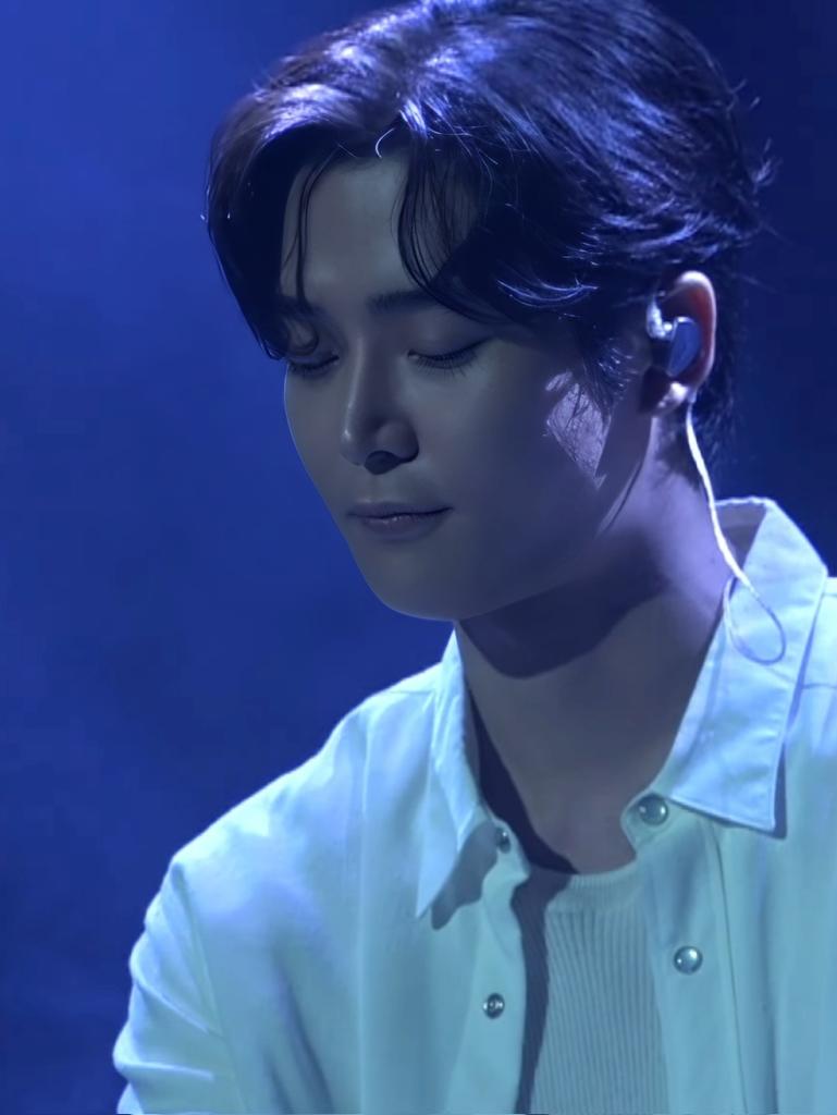 Emerald_Eyes21's tweet photo. 2025 RO WOON FAN MEETING 'Before Blooming'
적재 'The Door' Live Clip

心に染みる声だね ღ˘◡˘ற♡

https://t.co/dyXichXeds

#ROWOON #ロウン #로운 
#김석우 #KimSeokWoo 
#金路云 #金路雲 #적재 
#TheDoor #BeforeBlooming https://t.co/HYRt9yxuhY
