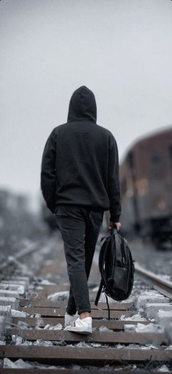 Siempre agradece el que te excluyan de algo, te hacen ver que no es tu lugar, que no necesitas ser parte de eso. Aplica en todo, familia, amigos, etc.