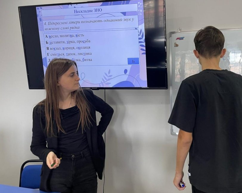 helga_patakyy's tweet image. Колеги і колежанки, зі святом нас🌸👩🏻‍🏫
Терпіння, вдячних учнів та достойних зарплат)

А мені ще можна щоб 11 клас вивчив нарешті фонетику🥹🤞🏻