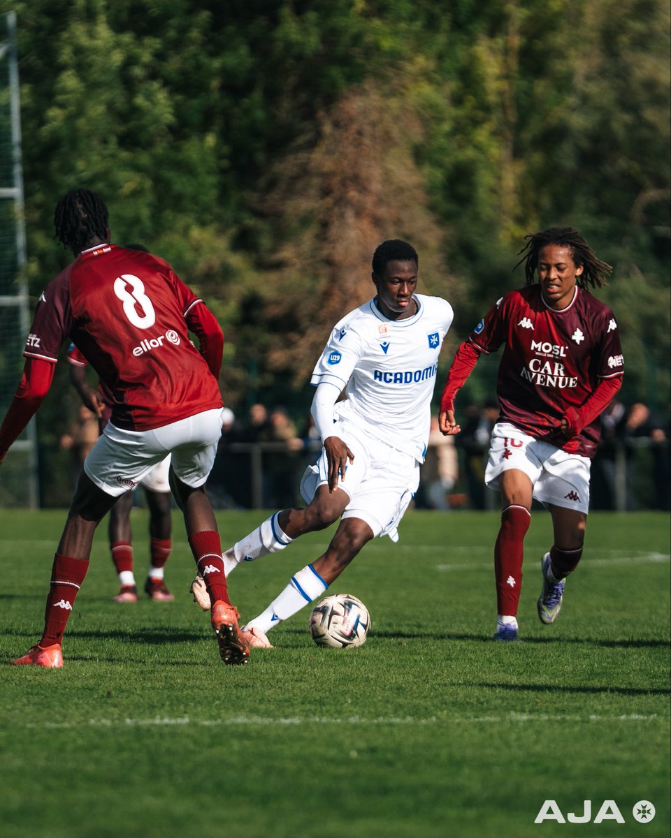 🔚 𝐅𝐢𝐧 𝐝𝐮 𝐦𝐚𝐭𝐜𝐡 Deuxième mi-temps difficile pour nos Auxerrois, réduits à 10. On se tourne vers le déplacement à l'ASPTT Dijon ! 💪🔜#FormationAJA #AJAFCM (2-3) pic.