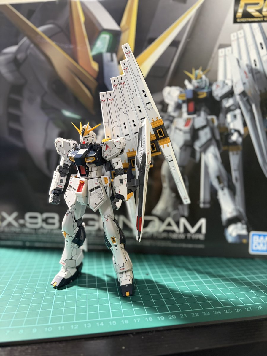 kohey5090's tweet photo. 素組みしかしたこと無かったけど
ガンプラの難しさ知れました😭

マークセッターのノリ跡ってトップコートしたら隠せますかね...🥲

#ガンプラ好きと繋がりたい 
#ガンプラ初心者 https://t.co/tTGCX3waYL