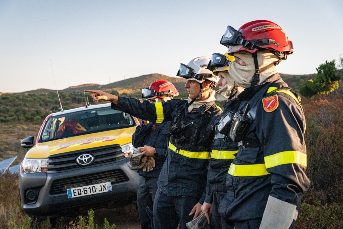 SecCivileFrance's tweet image. 🔥🌲 #FeuDeForêt en Haute-Corse (2B) | Depuis quelques heures, plusieurs feux de forêt touchent la Haute-Corse et mobilisent plusieurs dizaines de sapeurs-pompiers des #SIS2B et #SIS2A. 
✈️ 1 Dash et 2 Canadair sont venus en renfort des équipes au sol. 
La brigade des militaires…