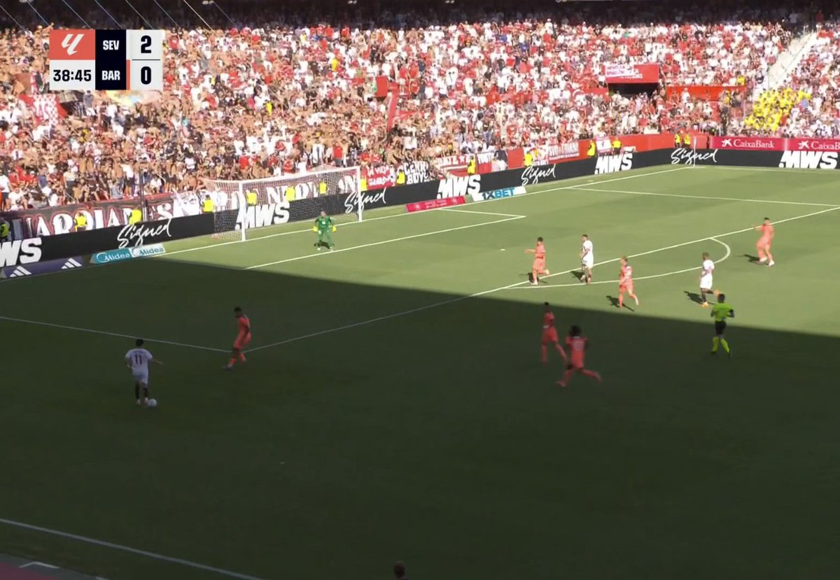 TouchlineX's tweet photo. 📸 - CHOOO-CHOO! CHOO-CHOO! CHOO-CHOO!  🚊

THAT'S THE SOUND OF THE SEVILLA TRAIN THAT JUST KEEPS COMING AT BARCELONA! https://t.co/GgKg3OemxD