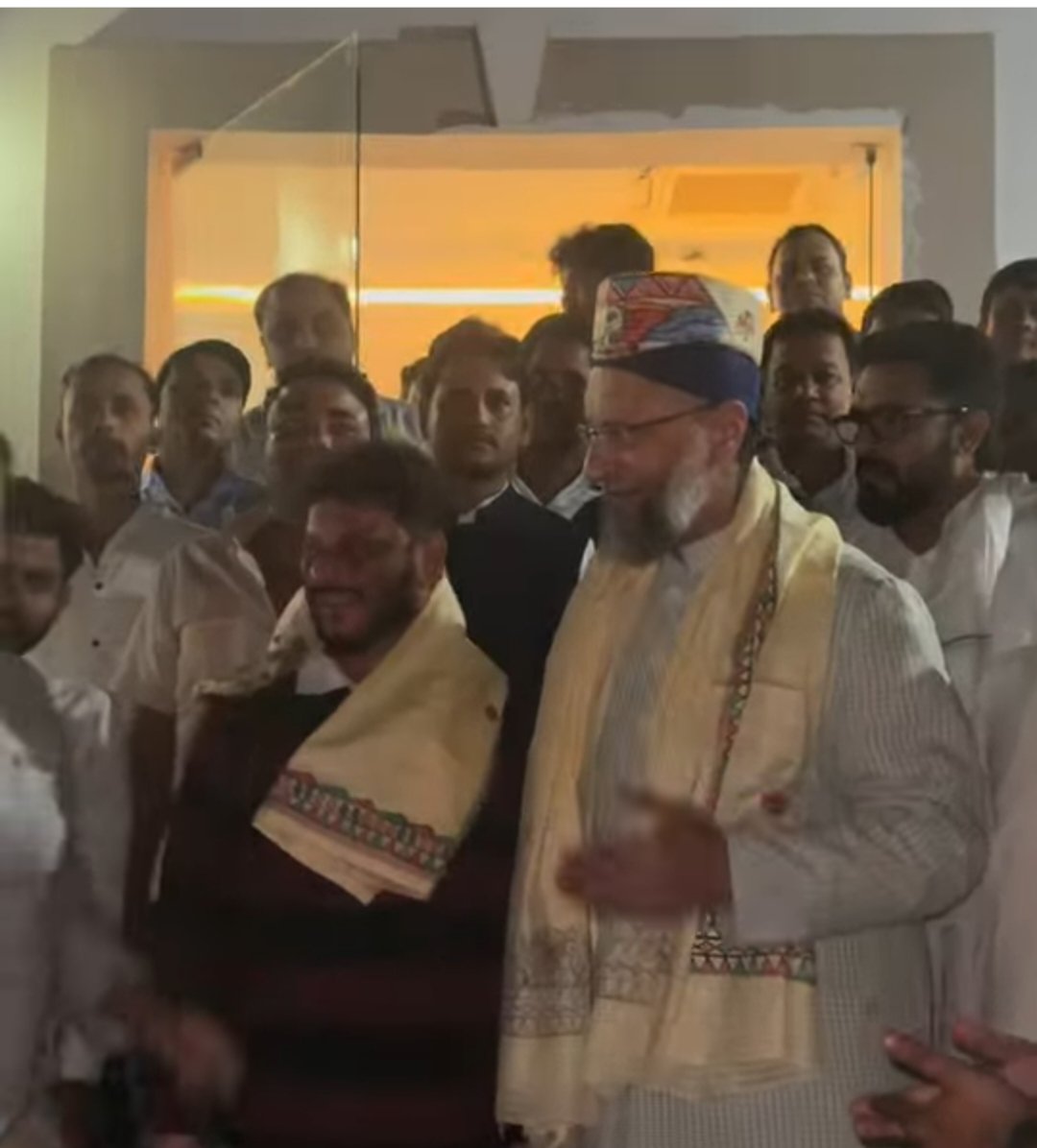 JezeeshanFaizee's tweet image. मिथिलांचल के धरती पर बैरिस्टर सदर असदुद्दीन ओवैसी साहब पार्टी के राष्ट्रीय प्रवक्ता वारिस पठान साहब दिल से स्वागत है। @asadowaisi 
@warispathan