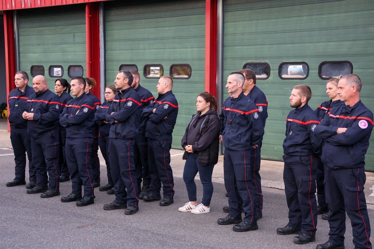 SDIS58's tweet image. 🚒 La Charité-sur-Loire dispose d’un nouveau Fourgon Pompe Tonne Compact !

Remis officiellement jeudi 2/10, cet engin a un coût de 290 000 €.

🔥 Moderne et fiable, il répond aux besoins urbains locaux et renforcera la sécurité des habitants.

Bravo aux pompiers charitois 👏