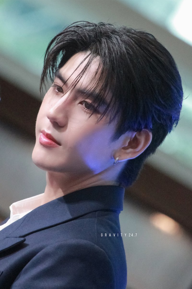 gravity24's tweet image. He's so fine! 😳🥰 #sea_tawinan 
#GoldenWeek2025Celebration 

@Sea_tawinan