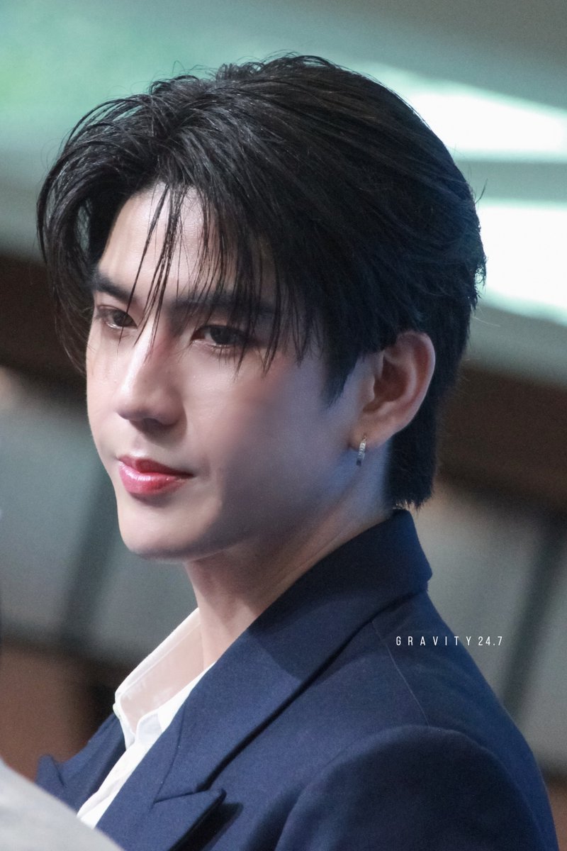 gravity24's tweet image. He's so fine! 😳🥰 #sea_tawinan 
#GoldenWeek2025Celebration 

@Sea_tawinan