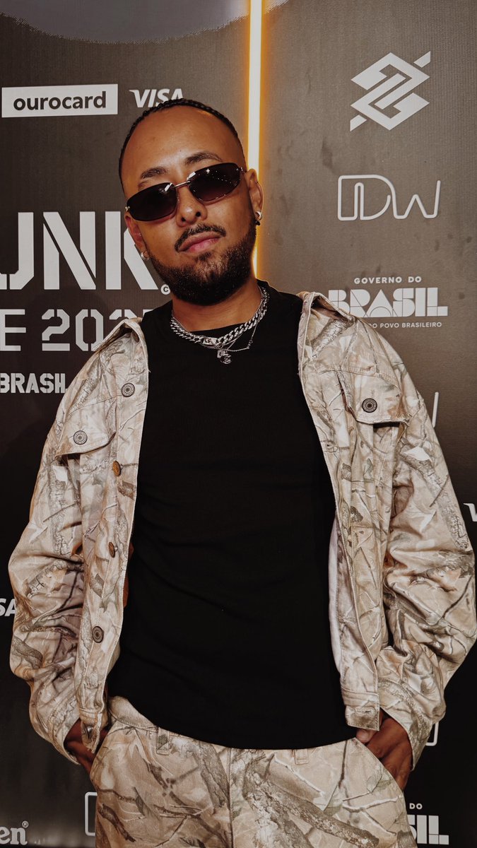 estevuu's tweet photo. que delicinha foi viver meu primeiro @oafropunkbrasil aqui no RJ com os meus, que venha salvador mês que vem https://t.co/1DVq4PelFV