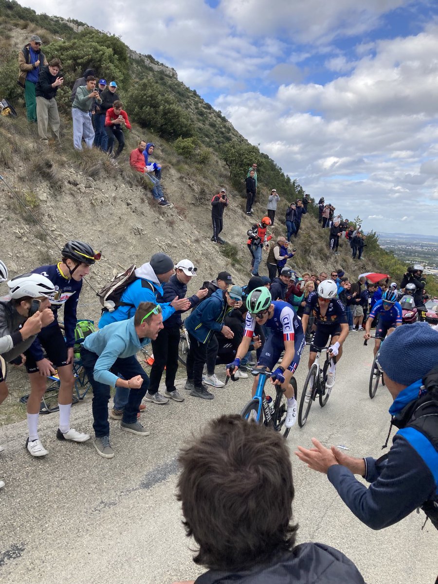 Remco #Evenepoel vice-champion d’Europe et énorme performance du Français Paul #Seixas sur les pentes du Val d’Enfer, il décroche la médaille de bronze #EuroRoad25