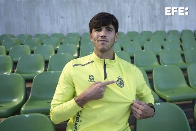 El uruguayo Facu González, cedido al Racing  por la Juventus, asegura que se va a dejar todo por la camiseta verdiblanca para tener la posibilidad de estar entre los convocados por Marcelo Bielsa para el Mundial de 2026.

✍️Kike Serrano
📸Pedro Puente
 
efe.com/deportes/2025-…