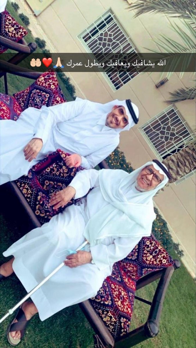 افضل معلم لي في حياتي وقدوتي ومعلم ومربي اجيال عدة وقائد عدة مدارس في #نجران #يوم_المعلم_العالمي ابي وتاج رأسي محمد بن صالح بن حسن ال بعتج ❤️💐🤍