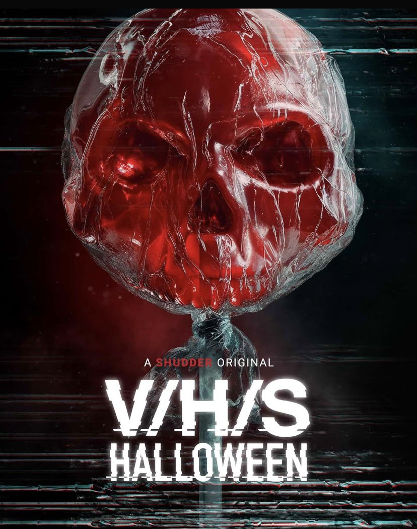 Rotten_movie's tweet photo. V/H/S/HALLOWEEN お菓子、家、都市伝説、仮装、子供の写真、イタズラ、ハロウィンをテーマに6つの恐怖がやがてある真実に結びつくホラー　目をくり抜く、顔を吹き飛ばす、身体をお菓子に加工するなど、大胆な残酷描写が随所に散りばめられハロウィンの夜を悪夢に変える楽しい作品だった。超オススメ！ https://t.co/oSFXeGphmM