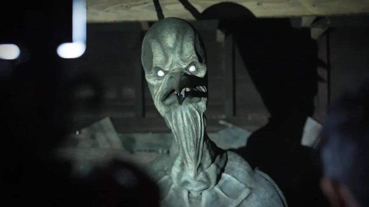 Rotten_movie's tweet photo. V/H/S/HALLOWEEN お菓子、家、都市伝説、仮装、子供の写真、イタズラ、ハロウィンをテーマに6つの恐怖がやがてある真実に結びつくホラー　目をくり抜く、顔を吹き飛ばす、身体をお菓子に加工するなど、大胆な残酷描写が随所に散りばめられハロウィンの夜を悪夢に変える楽しい作品だった。超オススメ！ https://t.co/oSFXeGphmM