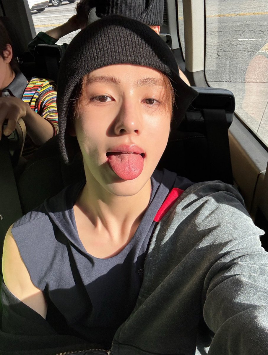 betwopia's tweet image. 𝑺eonghyeon and 𝐂hiquita as best friend few tweets au.