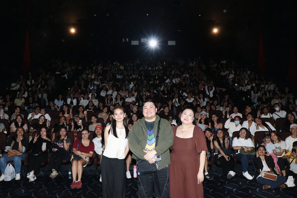 VIVA_Films's tweet photo. Love, laughs, and behind-the-scenes secrets!

Maraming salamat sa lahat ng naki-join sa talkback with the cast and director ng #MinamahalMovie ngayong gabi ❤️

Mapapanood pa rin ang #Minamahal100BulaklakParaKayLuna, Now on its 2nd Blockbuster Week!

#AndresMuhlach #AshtineOlviga https://t.co/ltw74oZjyC