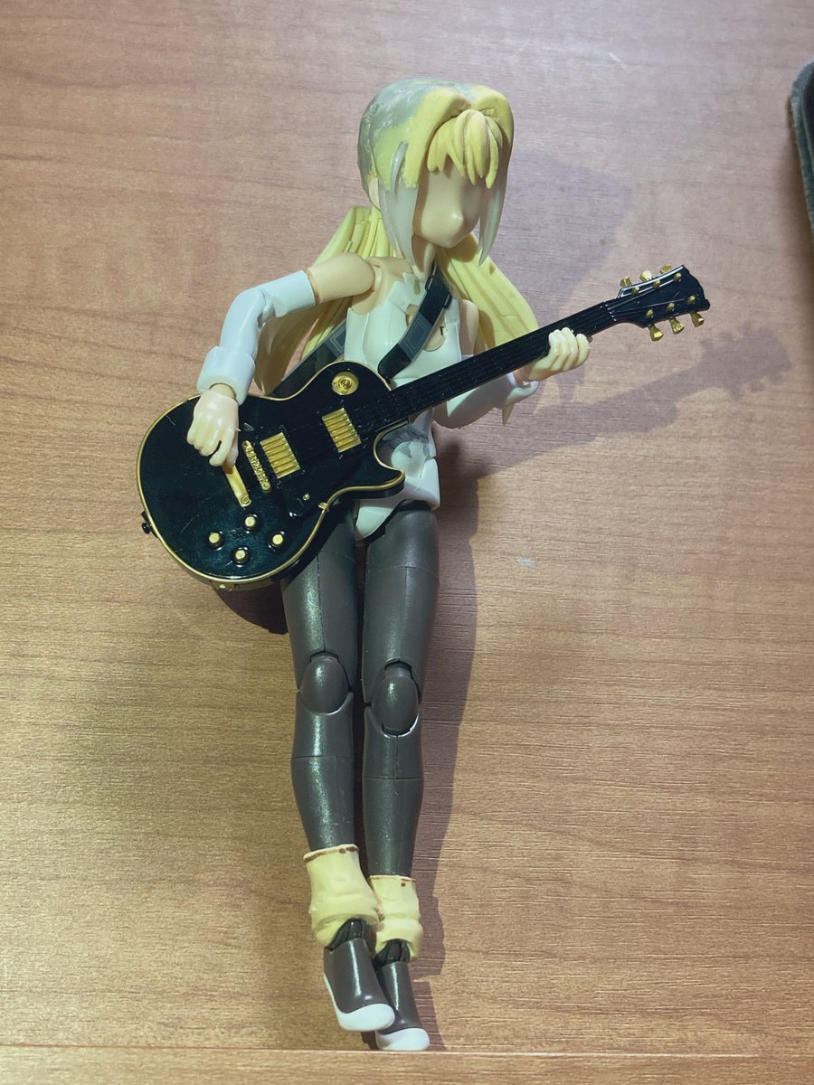 すみません生きてますが原稿は進んでません遊んでますごめんなさい
写真のは多分2年くらい進んでないので完成はあと5年くらいかかります