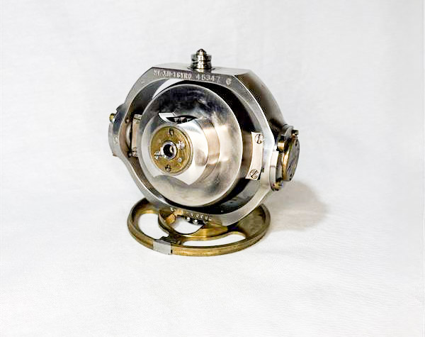 galvnavalmuseum's tweet image. Our Artifact of the Month: The Mk 12 Gyroscope. This "brain" of the Mk 14 torpedo used angular momentum for precise targeting, making it a pivotal US Navy weapon for nearly 40 years.
#thingstodo #galvestontx #houstontx #usnavy #wwiihistory #museum #onthisday #texas #historybuff