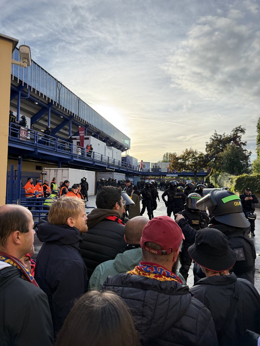 Děkujeme Policii za neustálé kurvení zážitku ze zápasů 🤦‍♂️