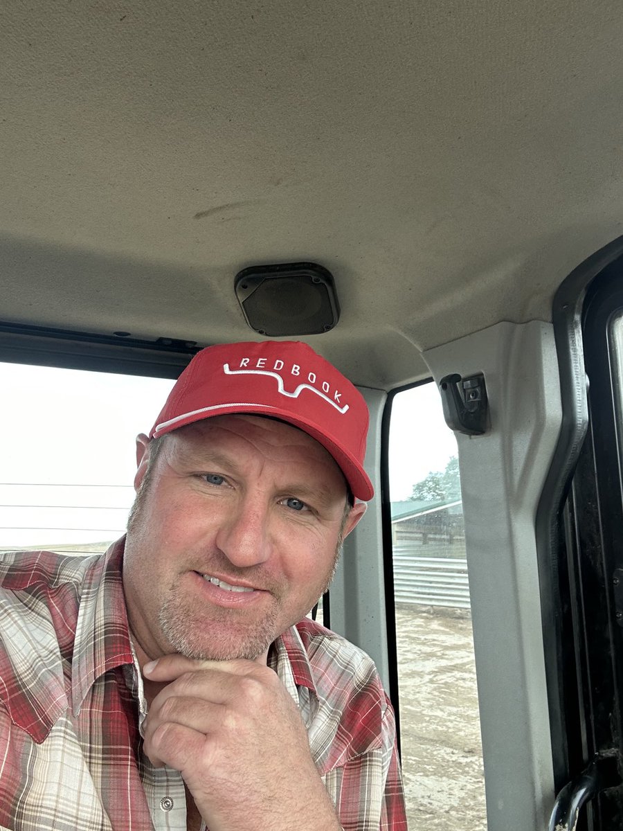 It’s a good da 2 have uh good day, shoutout to the fabulous crew over ⁦<a href="/RedbookSoftware/">Redbook Cattle</a>⁩ 4 the swag 🍻